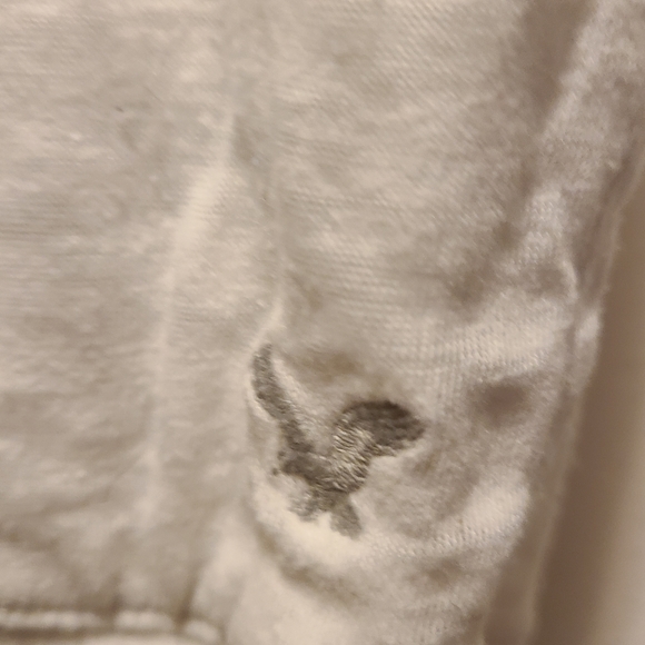 White long sleeve hooded Tee shirt with pocket for hands on front. - Picture 4 of 5